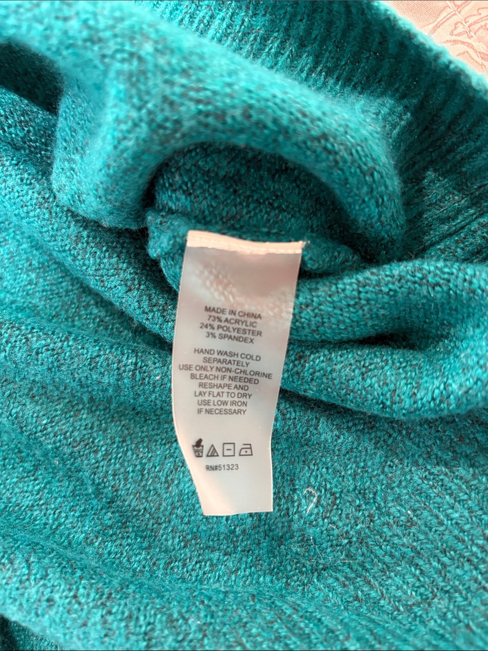 Vince Camuto Green Crewneck Sweater size medium - Picture 4 of 4